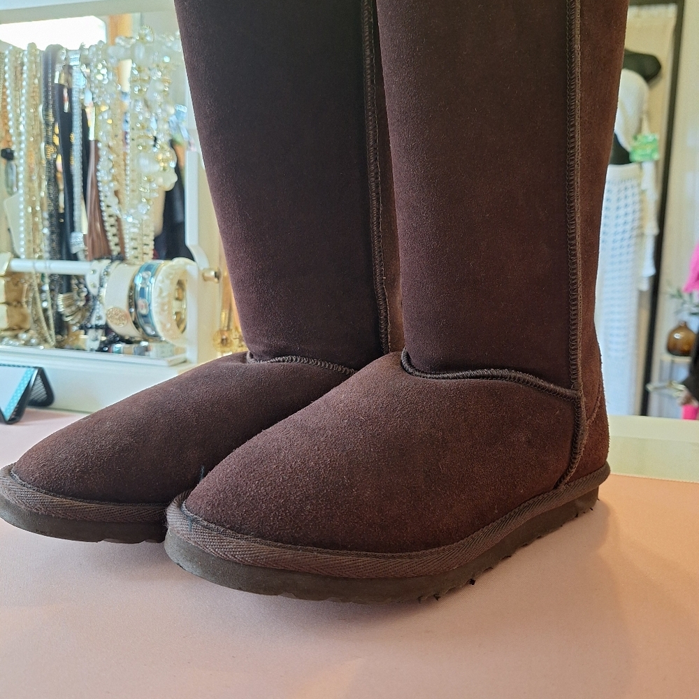 UGGS!! - Picture 4 of 8